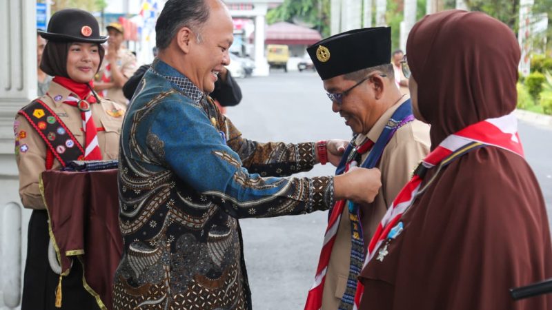 Wali Kota Diwakili Asisten Pemerintahan dan Kesejahteraan Rakyat Lepas Kwarcab Gerakan Pramuka Pematangsiantar ke Jambore Nasional XII