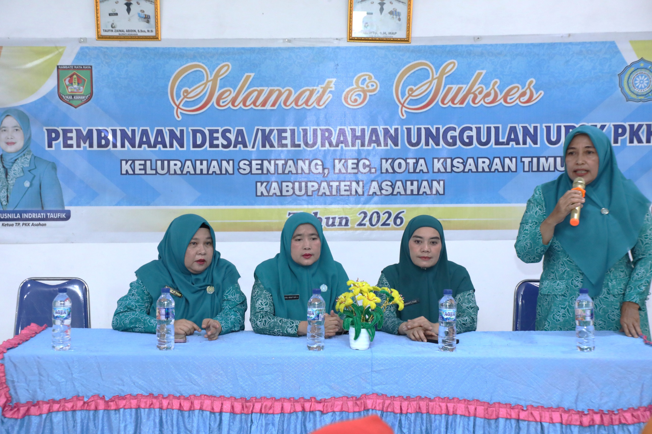 Ketua TP PKK Kabupaten Asahan Serahkan Bantuan Kepada Poklak Kelurahan Sentang
