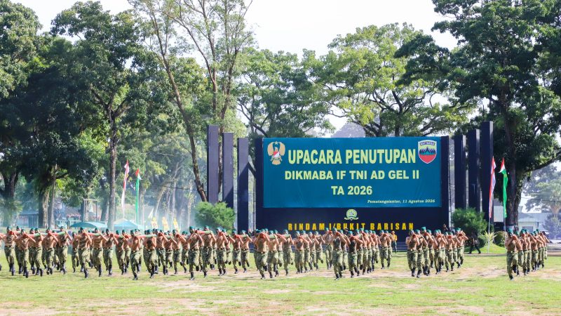 Mewakili Wali Kota Pematangsiantar, Staf Ahli Bidang Pembangunan Hadiri Upacara Penutupan Dikmaba Inf TNI AD Gelombang II TA 2026