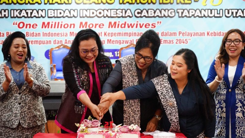 ‎Pemkab Tapanuli Utara Apresiasi Peran Bidan sebagai Garda Terdepan Pelayanan Kesehatan dan Pengawal Generasi Emas 2045 pada HUT IBI ke-75