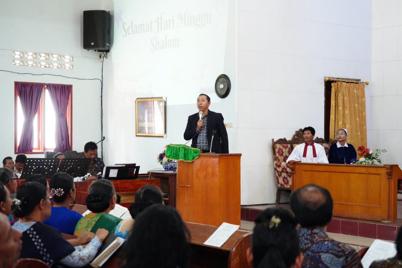 ‎Lautan Cahaya dan Pesta Kembang Api Warnai Semarak Malam Taptu HUT ke-81 RI di Tarutung