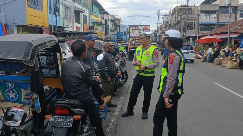 Giat Polantas Karib, Sat Lantas Polres Pematangsiantar Sosialisasi Kamseltibcarlantas kepada Para Pengendara Betor