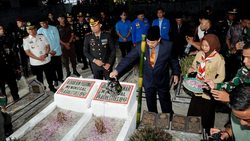 Bupati Baharuddin Siagian Hadiri Upacara Malam Taptu dan Pimpin Ziarah ke Makam Pejuang