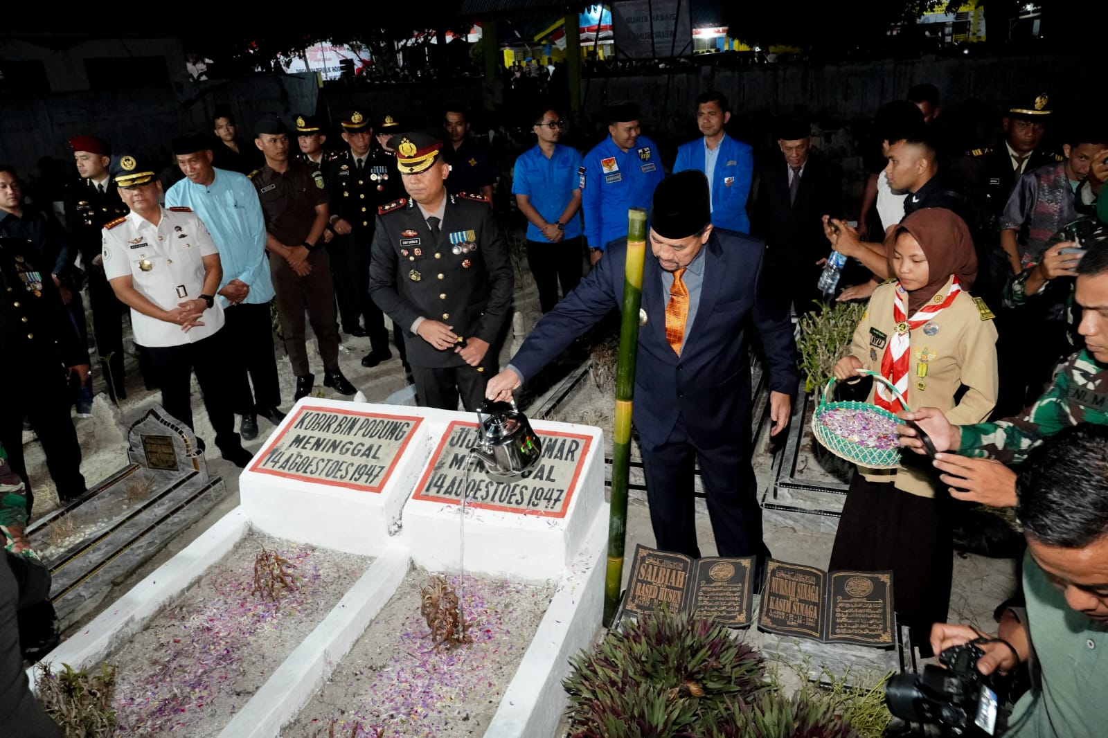Bupati Baharuddin Siagian Hadiri Upacara Malam Taptu dan Pimpin Ziarah ke Makam Pejuang
