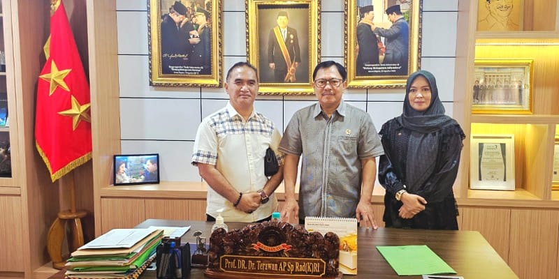 Haji Ninong Terharu, Terawan Turun Langsung Ambil Darah untuk Imunoterapi