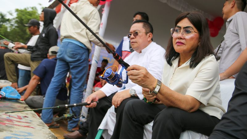 Wali Kota Didampingi Ketua TP PKK Kota Pematangsiantar Ikuti Lomba Mancing Bareng dalam Rangka Memeriahkan HUT ke-81 Kemerdekaan RI
