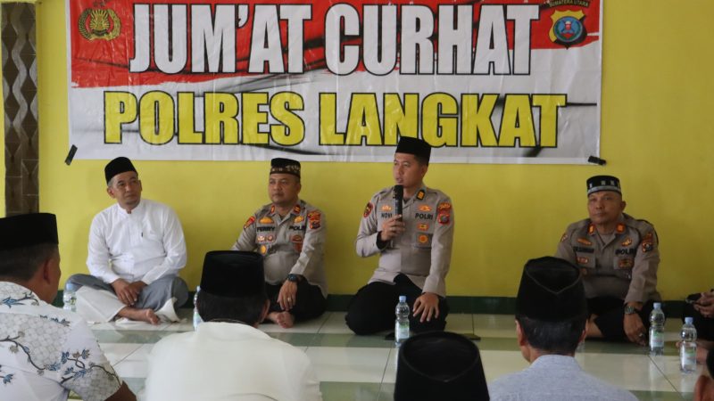 Satu Hati Wujudkan Keamanan, Polres Langkat Gelar Jumat Curhat di Masjid Al-Ikhlas Desa Banyumas