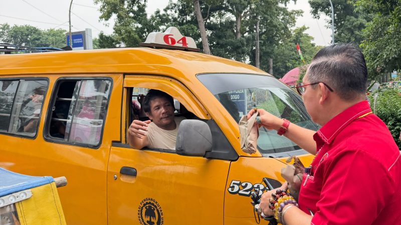 Bertepatan Maulid Nabi dan Rakercab Partai, Wong Chun Sen Bagikan Makan Siang Gratis Bagi Pengendara Bermotor
