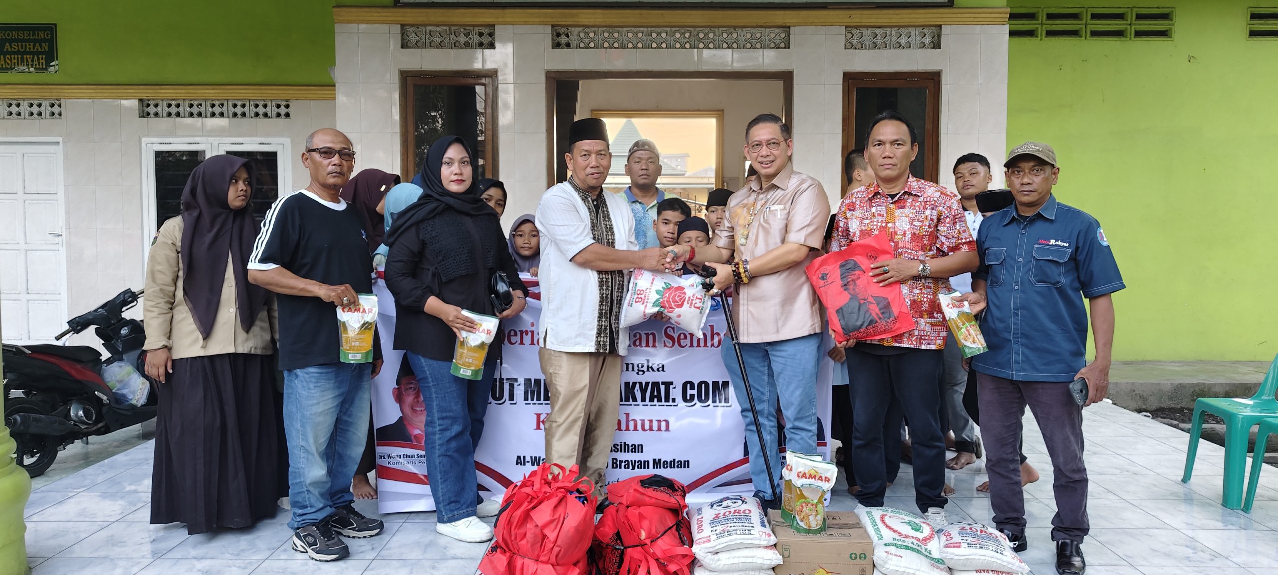 HUT ke-9, Media Metrorakyat.com Berbagi Sembako ke Panti Asuhan Al-Washliyah Medan