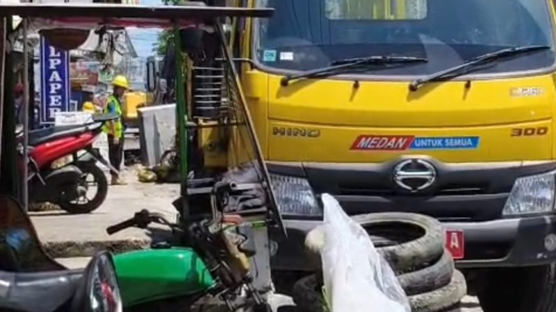 Warga Kota Baru Mengadu, Hasyim-Wong Chun Sen Bergerak, SDABMBK Langsung Turunkan Alat Berat