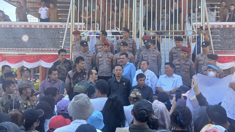 Pedagang Tanggul Aek Sigeaon Turun ke Jalan, Sampaikan 13 Tuntutan: Minta Relokasi Tak Matikan Mata Pencaharian