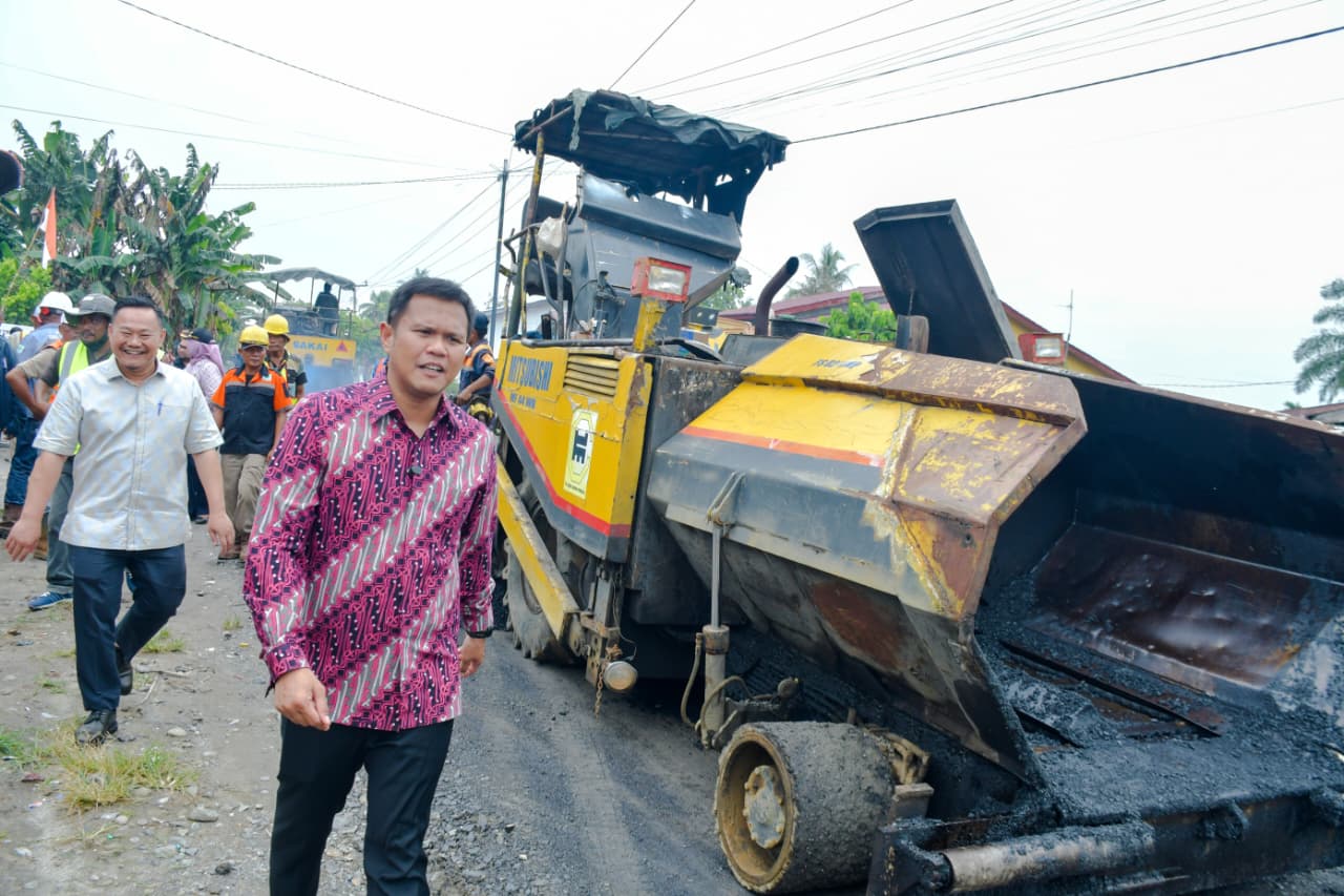 Wabup Sergai Bersama Kadis PUTR Tinjau Rehabilitasi dan Rekonstruksi Ruas Jalan Lubuk Rotan–Naga Kisar