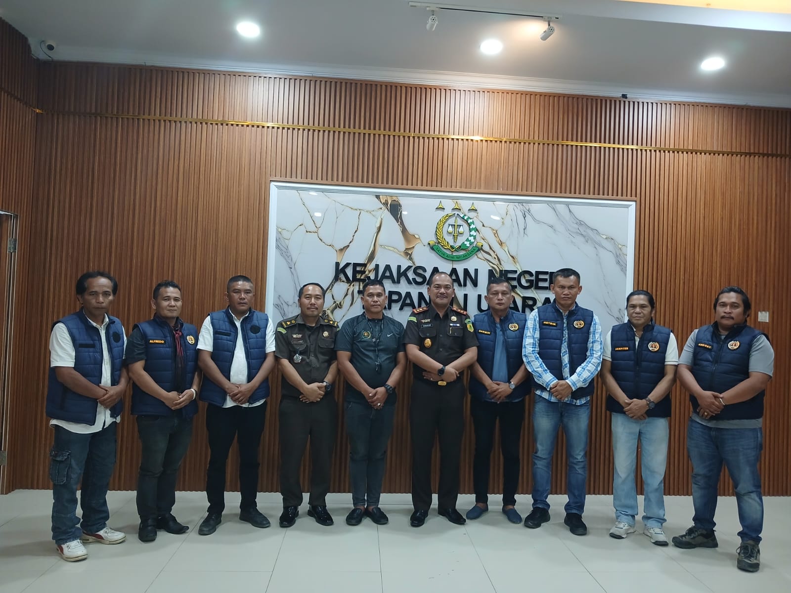 Kental dengan Adat Batak, Kajari Taput Dorong PWI Bonapasogit Perkuat Kerja Sama dan Penegakan Hukum