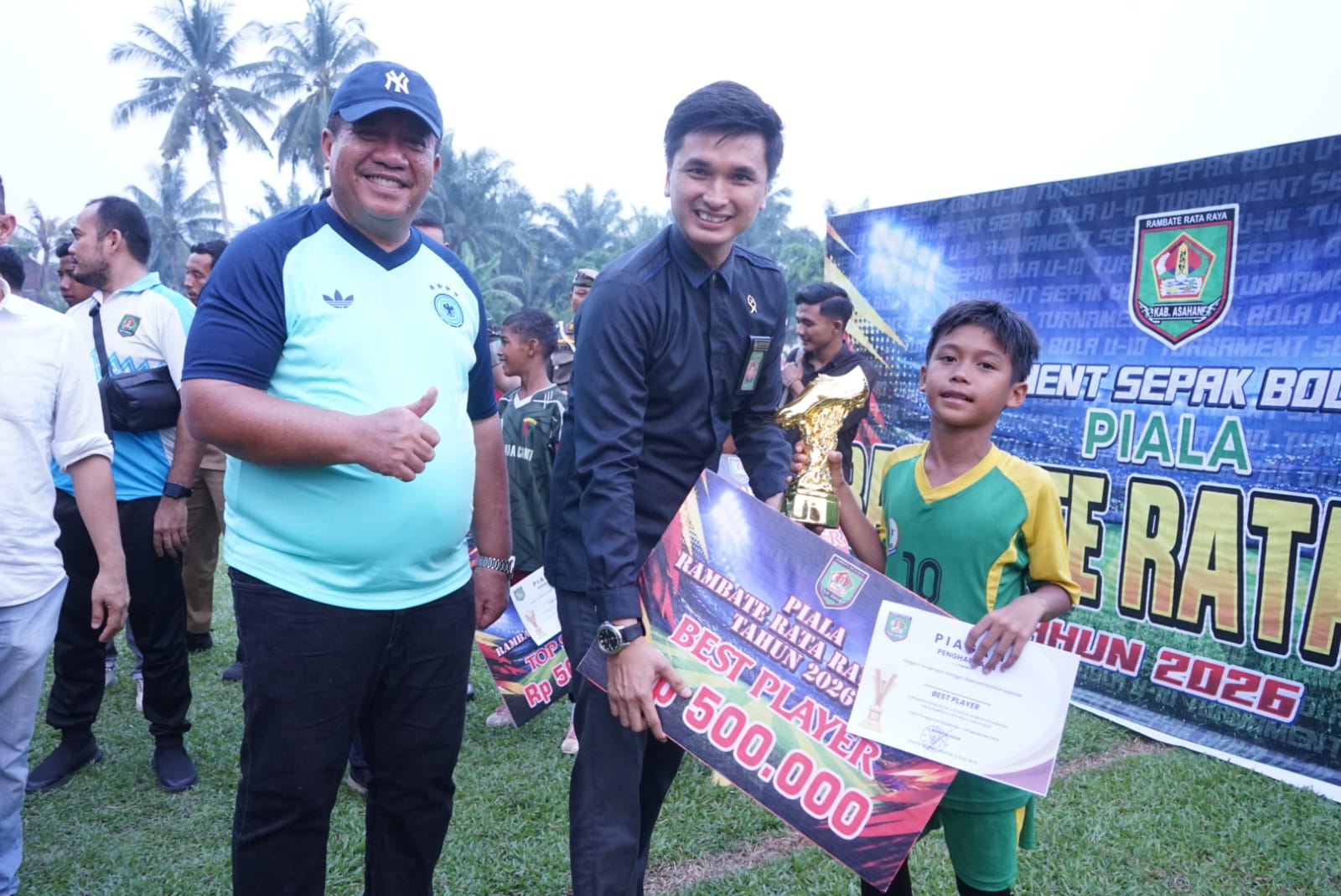 Bupati Asahan Tutup Turnamen Sepak Bola Rambate Rata Raya Cup U 10
