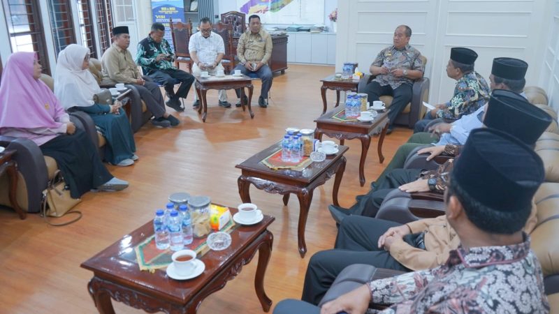 Bupati Asahan Terima Audiensi Panitia Wisuda Sarjana Angkatan XXXVI IAIDU