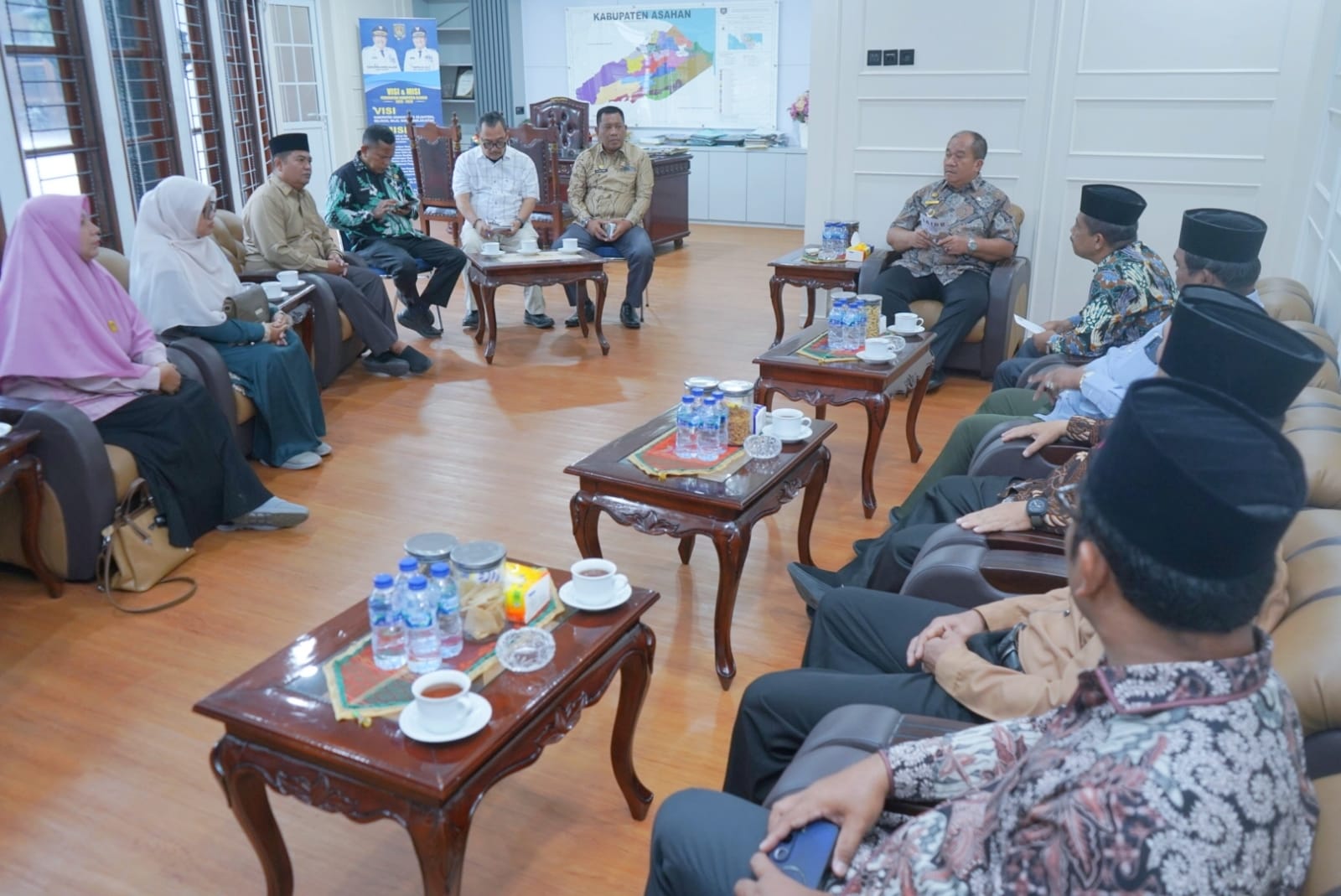 Bupati Asahan Terima Audiensi Panitia Wisuda Sarjana Angkatan XXXVI IAIDU