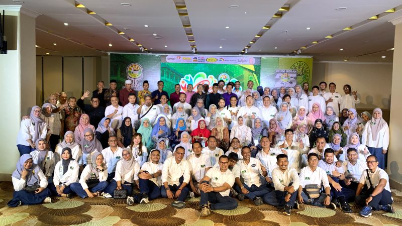 25 TahunReuni IAY 2001 Hadirkan Kebersamaan Abiturient dan Guru. “Agak Laen” Memang 2001 Nich!!!!