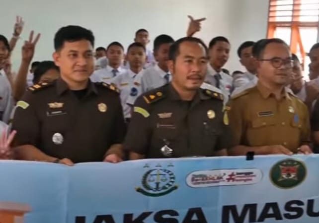 Program Jaksa Masuk Sekolah, Kejari Taput Ingatkan Pelajar SMAN 2 Tarutung Stop Bullying