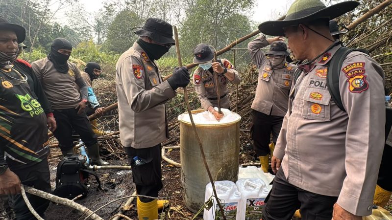 Kapolres Inhu dan Tim Gabungan Lakukan Praktek Gunakan Teknologi Cairàn X Fire di Lokasi Kebakaran