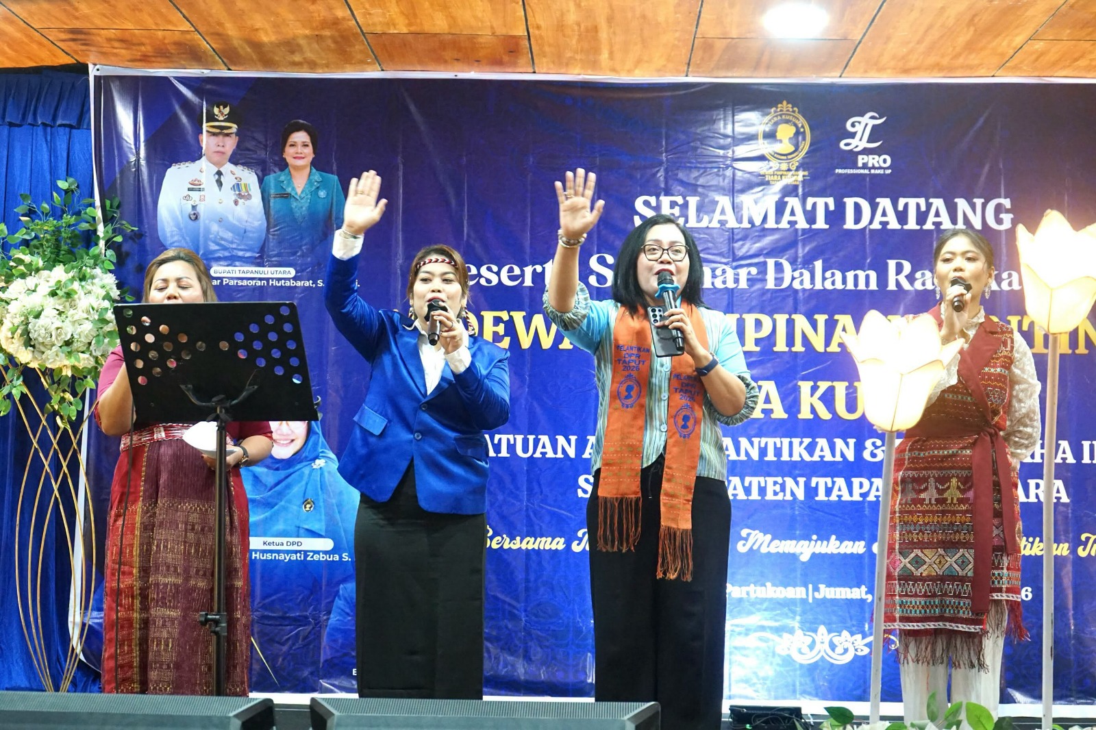 Ketua TP. PKK Taput Hadiri Seminar dan Pelantikan 15 Dewan Pimpinan Ranting Tiara Kusuma