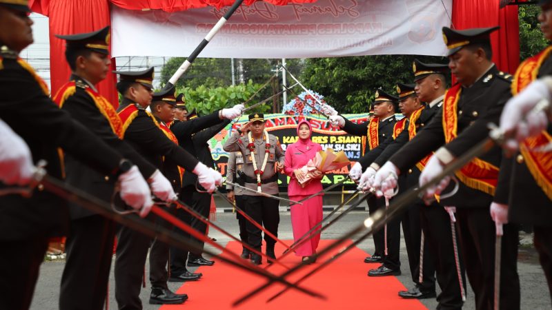 Tongkat Komando Berganti, Pedang Pora Warnai Pisah Sambut Kapolres Pematangsiantar