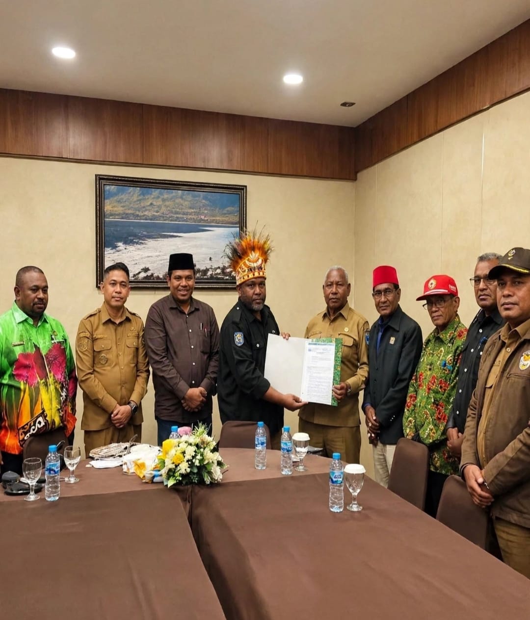 Didampingi Bupati Teluk Bintuni, LMA Sebyar Serahkan Aspirasi DBH Migas Tangguh Kepada Gubernur Papua Barat Secara Adat Bermartabat