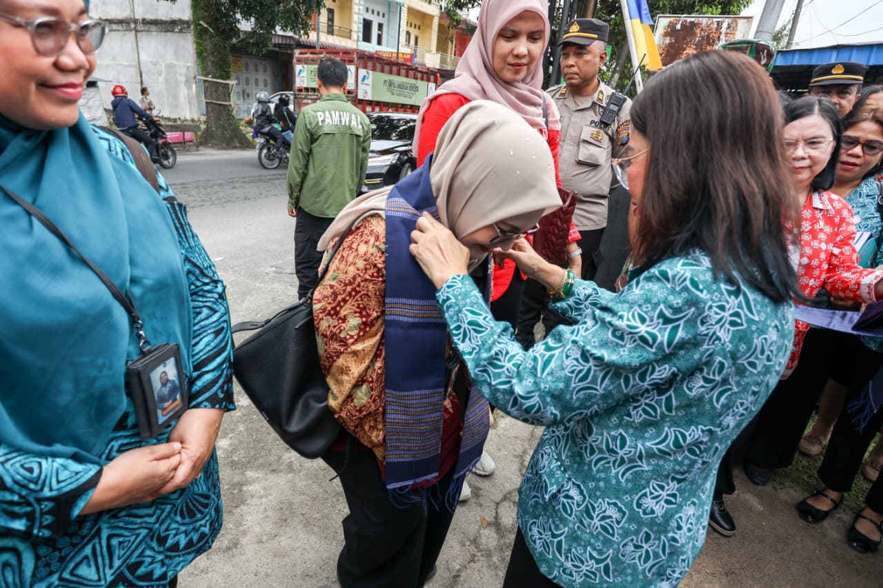 Ketua TP PKK Kota Pematangsiantar Sambut Kunjungan Tim Evaluasi Lomba Perilaku Hidup Bersih dan Sehat (PHBS) di Kelurahan Pematang Marihat