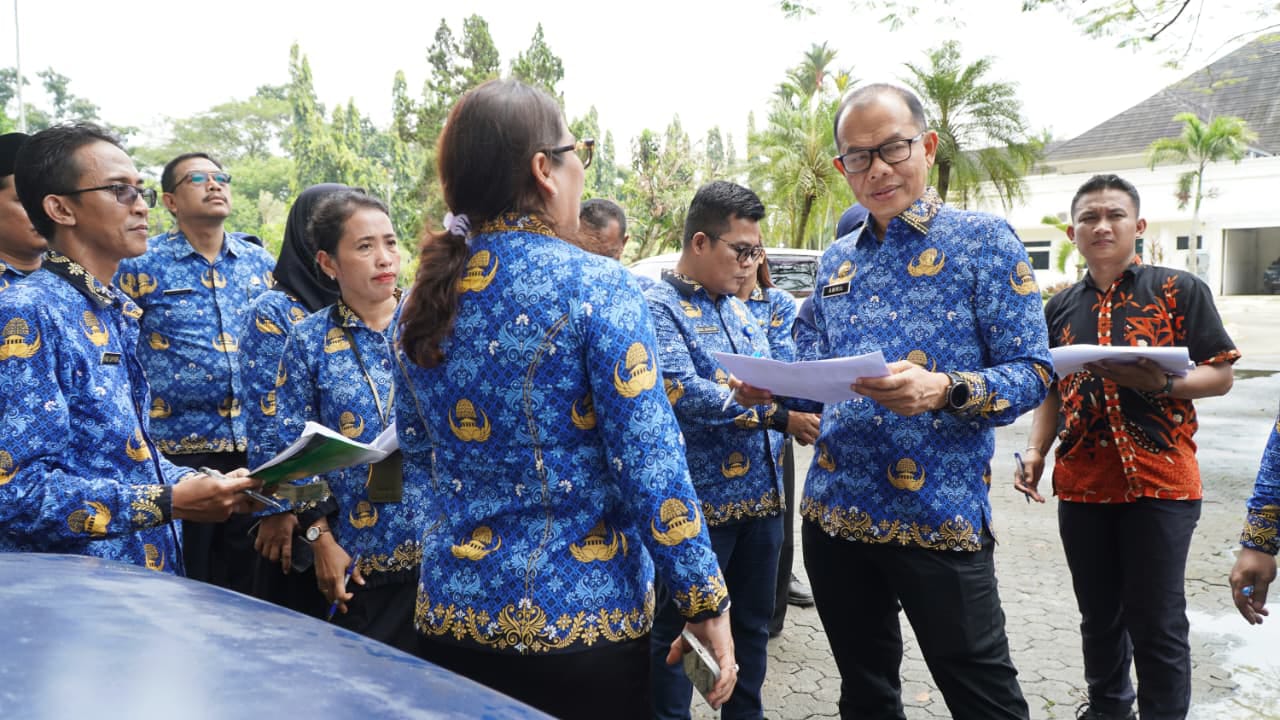 Plt. Bupati Langkat Tiorita Kembali Perkuat Tertib Aset, 89 Kendaraan Dinkes Diperiksa