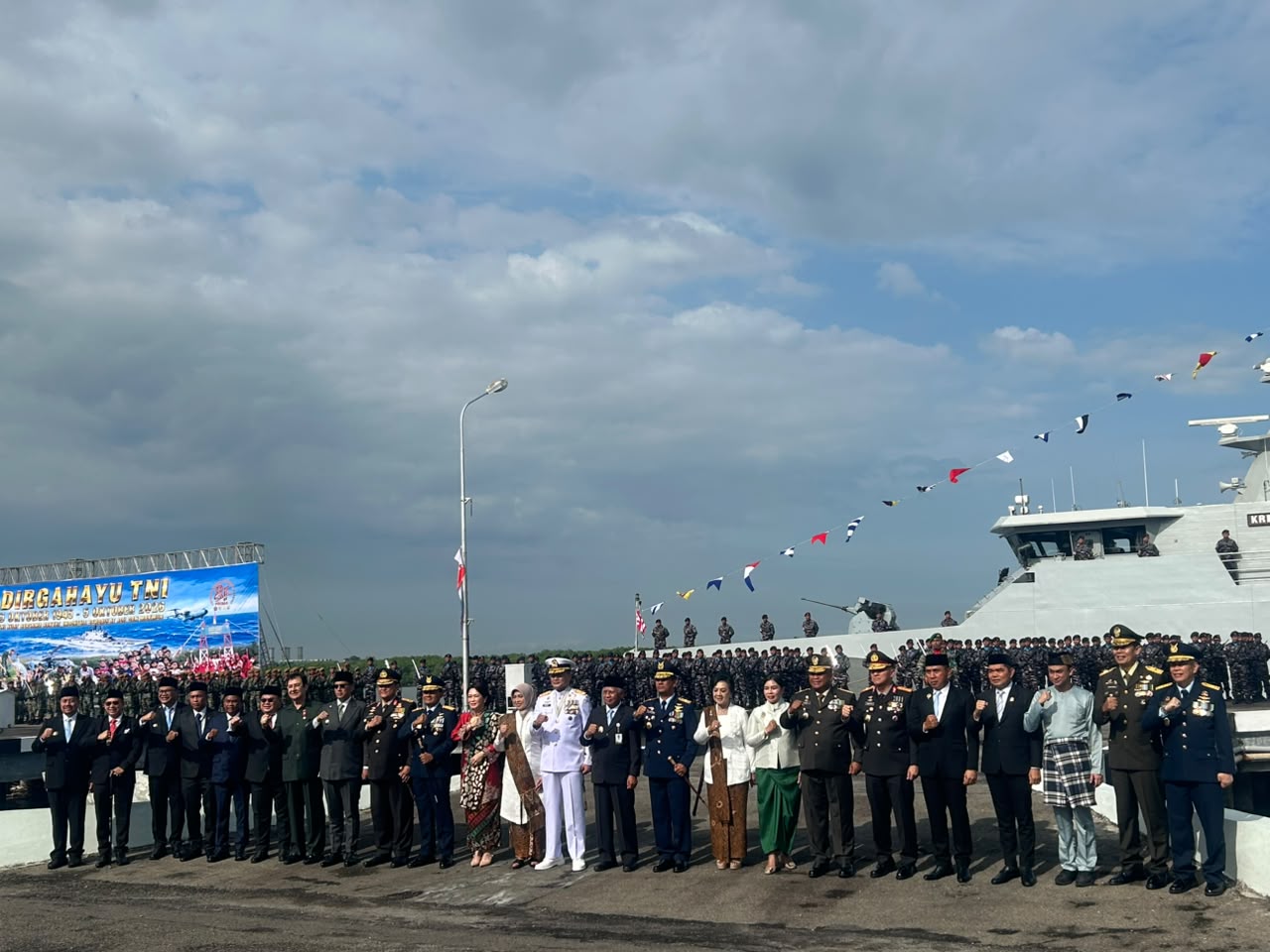 Ketua DPRD Medan Hadiri Upacara HUT ke-81 TNI di Kodaeral I Belawan