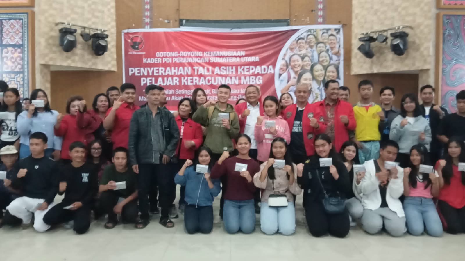 Megawati Perintahkan Kader Hadir di Tengah Rakyat, PDI Perjuangan Sumut Beri Tali Asih Korban MBG di Karo
