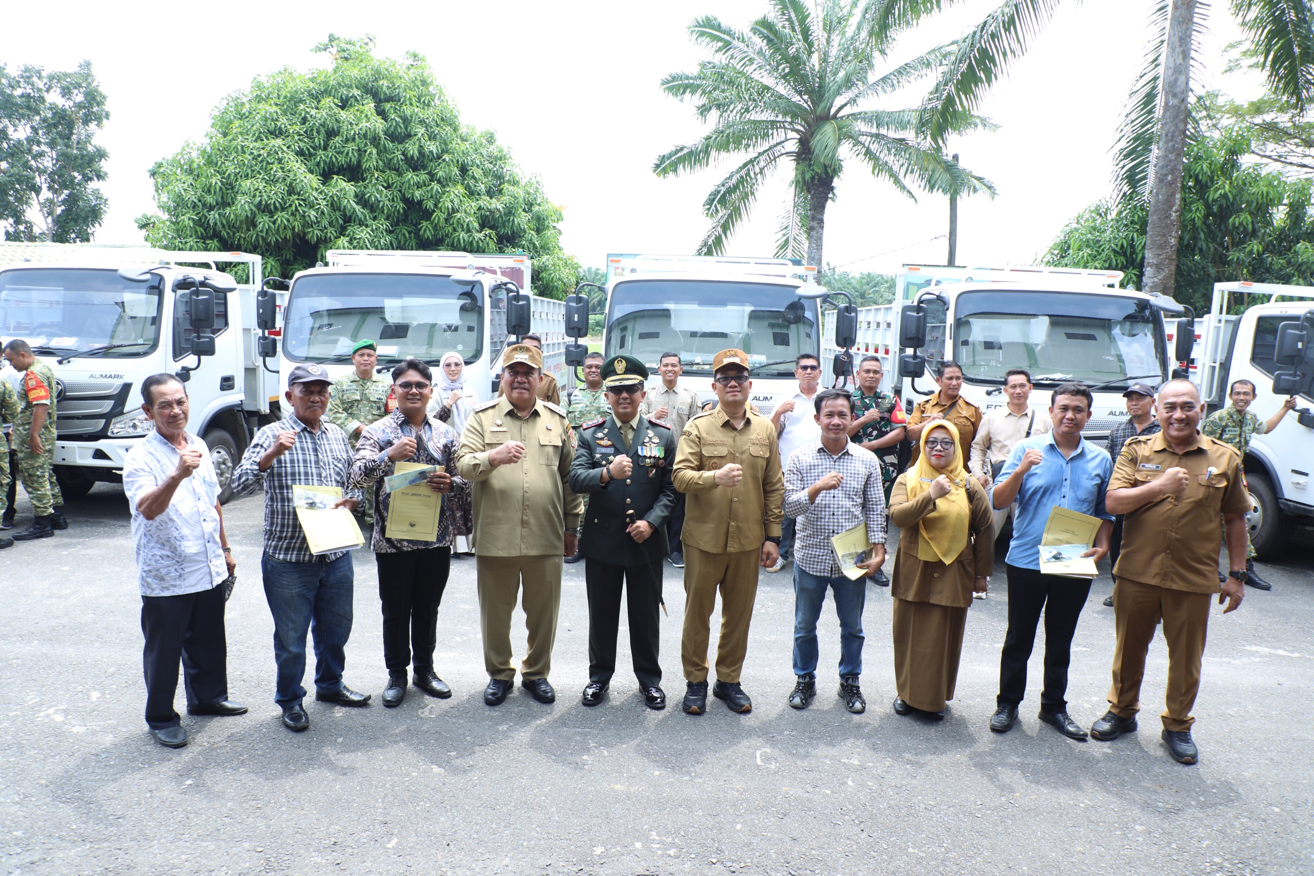 27 Unit Truk Roda 6 KDMP Diserahkan Bupati Asahan