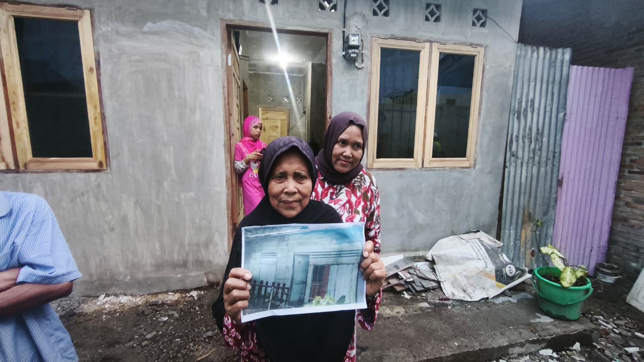 34 Tahun Tempati Rumah Tak Layak, Nuhayani Lega Huniannya Direnovasi Wali Kota Rico Waas