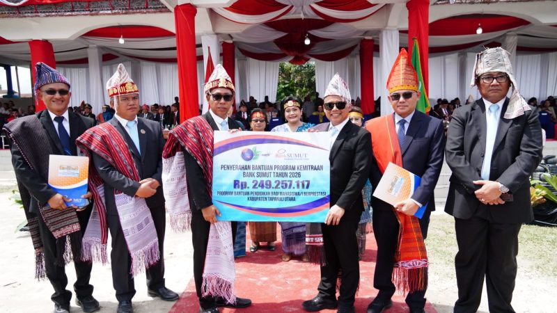 ‎Hari Jadi ke-81 Taput Semakin Meriah, Pemkab Serahkan Beragam Penghargaan dan Bantuan