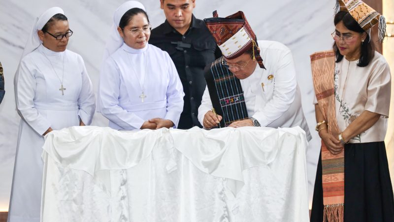 Wali Kota Wesly Silalahi Bersama Ketua YPK Santo Laurensius Tandatangani Prasasti Peresmian Aula SMP Bintang Timur Pematangsiantar