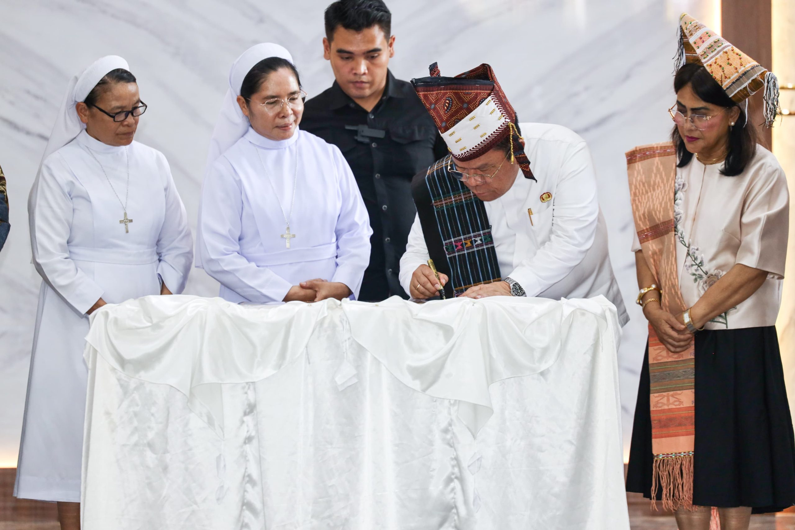 Wali Kota Wesly Silalahi Bersama Ketua YPK Santo Laurensius Tandatangani Prasasti Peresmian Aula SMP Bintang Timur Pematangsiantar