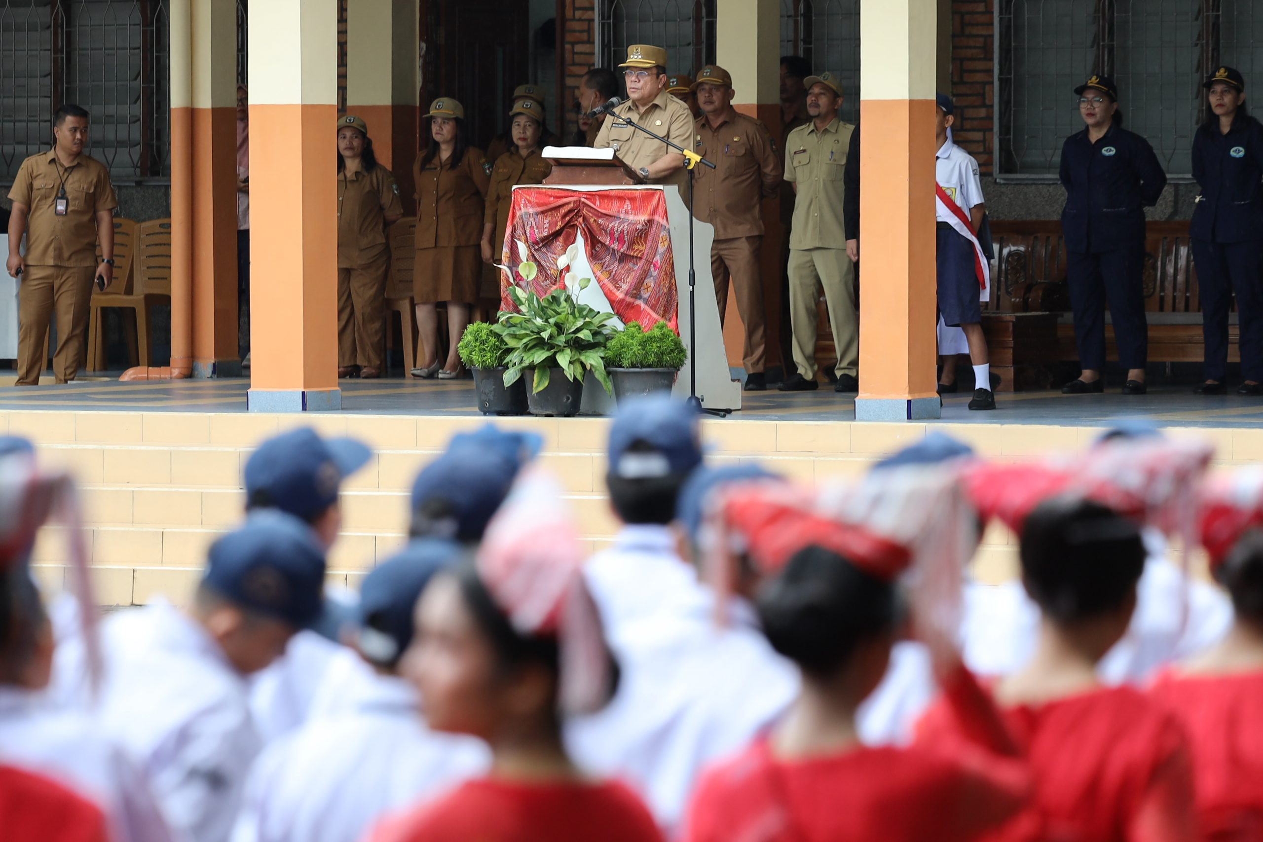 Wali Kota Wesly Silalahi Jadi Pembina Upacara Bendera di SMP Cinta Rakyat 1 Jalan Sibolga Pematangsiantar