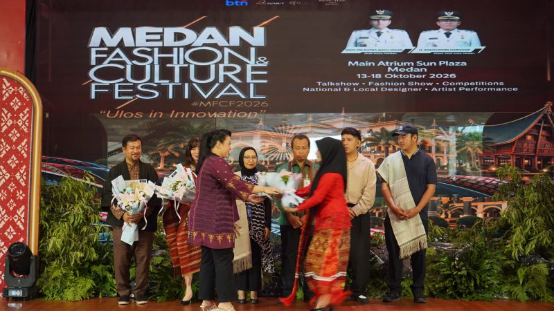 Rico Waas Gaungkan Ulos di Acara Pembukaan Medan Fashion & Culture Festival 2026