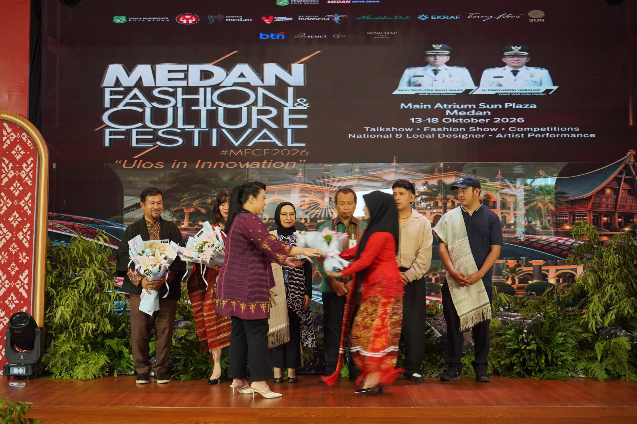 Rico Waas Gaungkan Ulos di Acara Pembukaan Medan Fashion & Culture Festival 2026