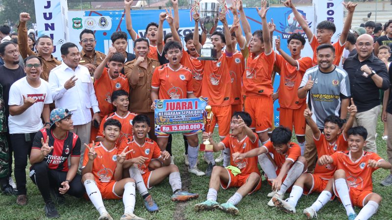 Wali Kota Diwakili Sekertaris Daerah Bersama Ketua DPRD Kota Pematangsiantar Hadiri Penutupan Kejuaraan Sepak Bola Antar Pelajar SMA/Sederajat