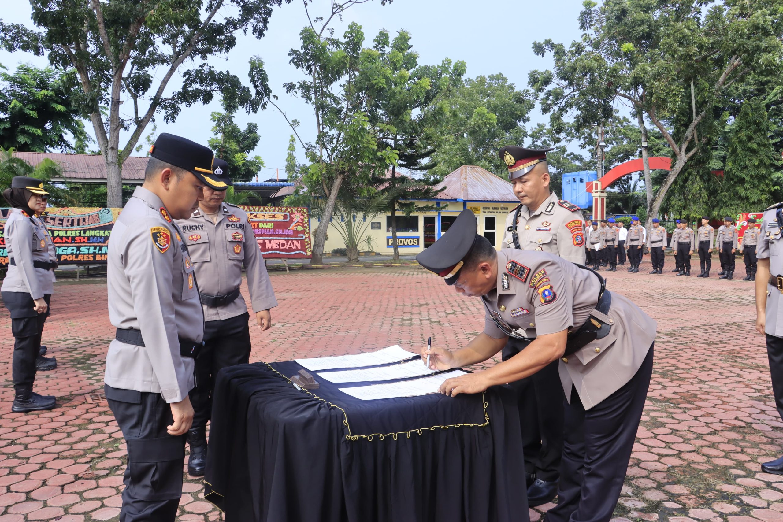 Sertijab Kasat Reskrim, Kasat Narkoba dan Kapolsek Kuala, Polres Langkat Polda Sumut Perkuat Barisan Pimpinan