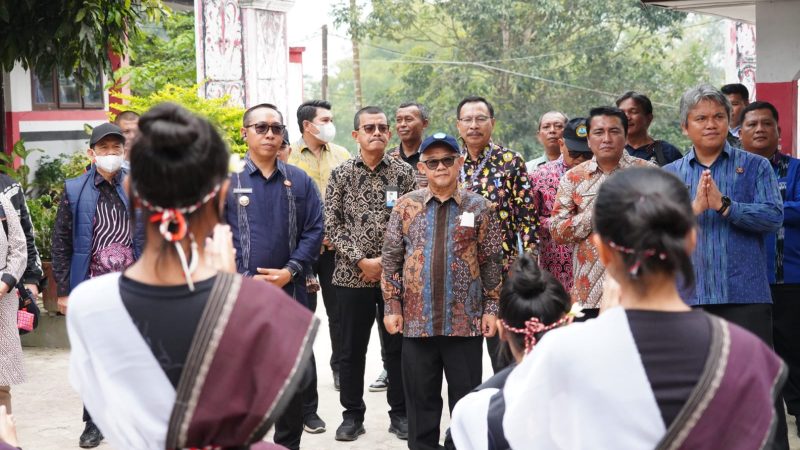‎Pemkab Taput Dampingi Mendikdasmen Tinjau Sekolah dan Gelar Dialog Pendidikan