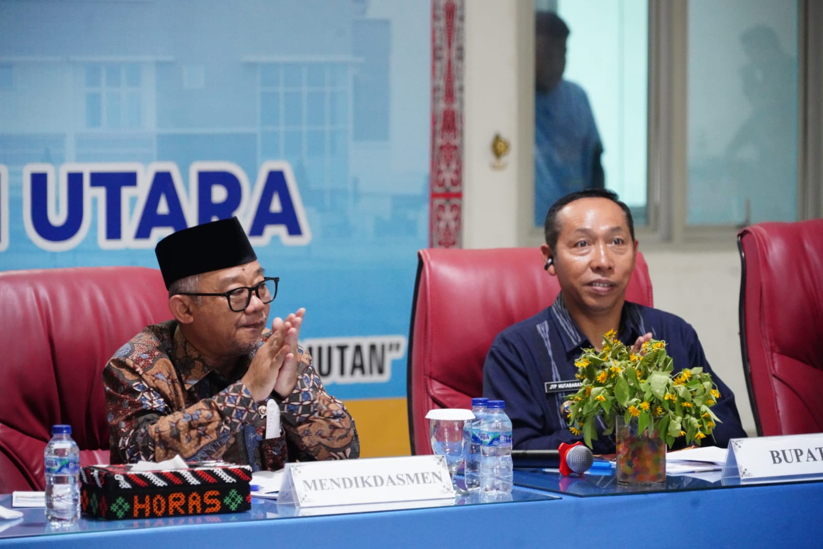 ‎Bupati Taput dan Mendikdasmen RI Gelar Dialog Pendidikan Bersama Guru dan Kepala Sekolah, Bahas Penguatan Mutu Pendidikan