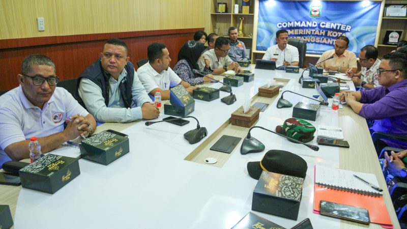 Wali Kota Pematangsiantar Bersama Sekda dan Unsur Forkopimda Gelar Rakor Penanggulangan Bencana Kabut Asap