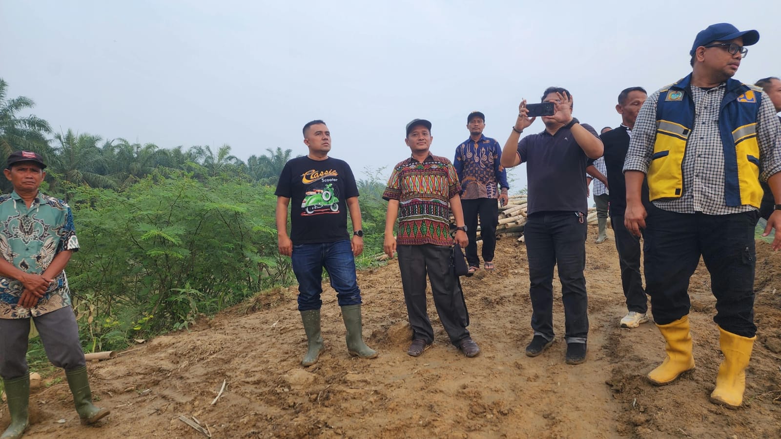 Perjuangkan Aspirasi Masyarakat, Plt Bupati Langkat Tiorita Dorong Perbaikan Tanggul Paya Bunder