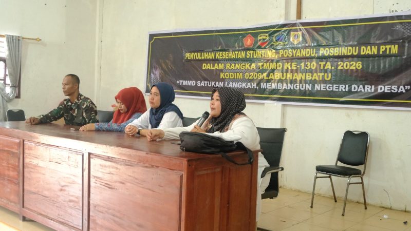 Satgas TMMD ke-130 Kodim 0209/Labuhanbatu Bersama BKKBN Labusel Gelar Penyuluhan Stunting dan PTM di Aek Batu