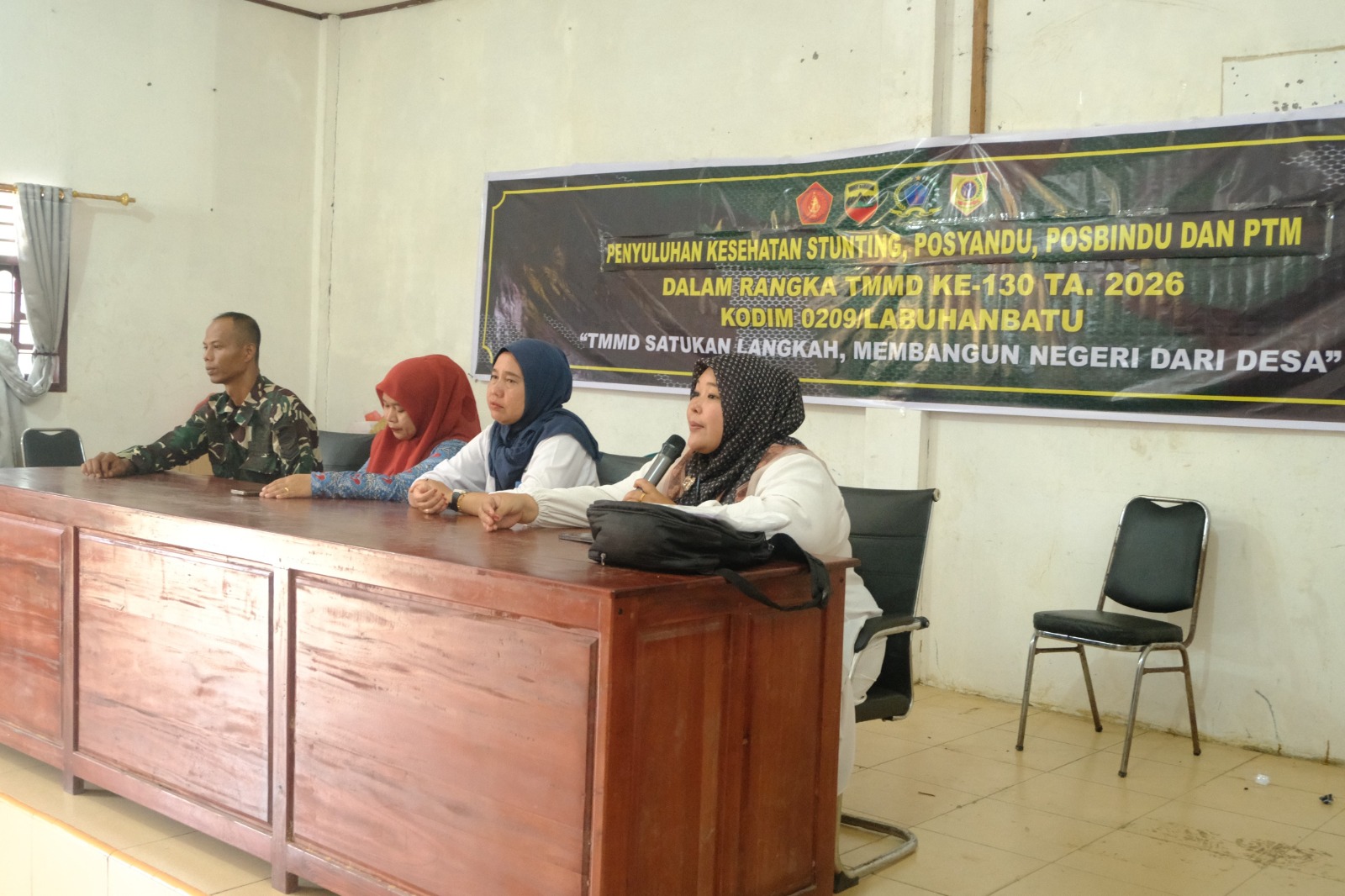 Satgas TMMD ke-130 Kodim 0209/Labuhanbatu Bersama BKKBN Labusel Gelar Penyuluhan Stunting dan PTM di Aek Batu