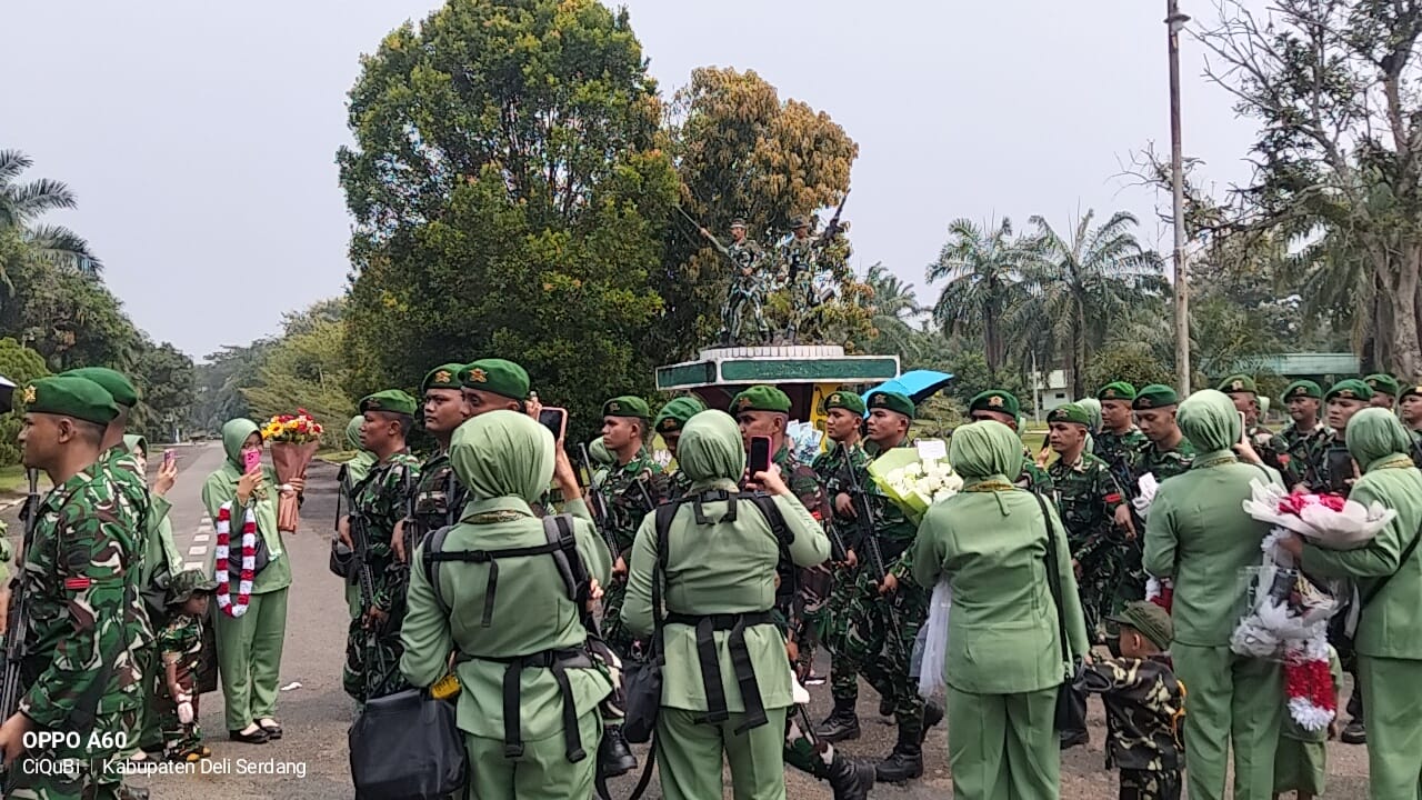450 Prajurit Yonif 121/MK Kembali dari Papua, Keluarga Sambut Haru di Markas Galang