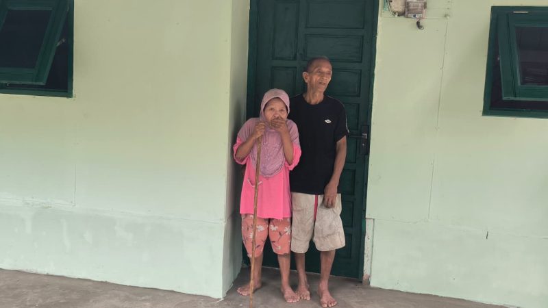 Tangis Haru Warnai Rumah Baru Pak Tukirin dan Istri, TMMD ke-130 Kodim 0209/LB Hadirkan Kebahagiaan di Usia Senja