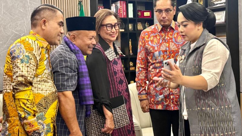 Akademisi USU dan Budayawan Sumatera Utara Bangga Rico Waas Bantu Biaya Kuliah Ratusan Anak Kurang Mampu di Kota Medan 