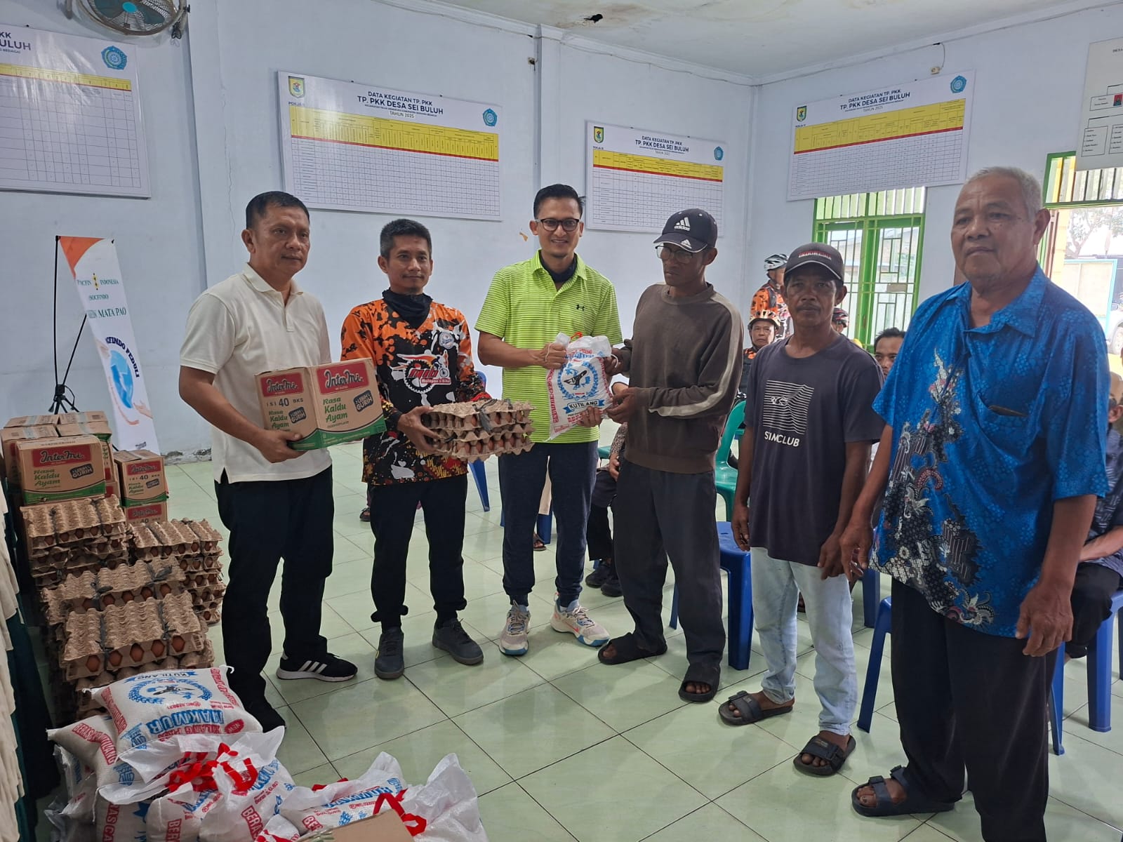 Gowes Bareng Sambil Berbagi, PT Socfindo Kebun Matapao Salurkan Bantuan Pada Korban Puting Beliung